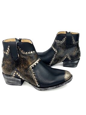 Corral Circle G Star Studded Leather Ankle Boots 7 NWOT